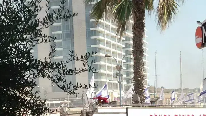 שני בני אדם נפצעו בפיצוץ בשתי סירות במרינה בהרצליה שני בני אדם נפצעו בפיצוץ בשתי סירות במרינה בהרצליה