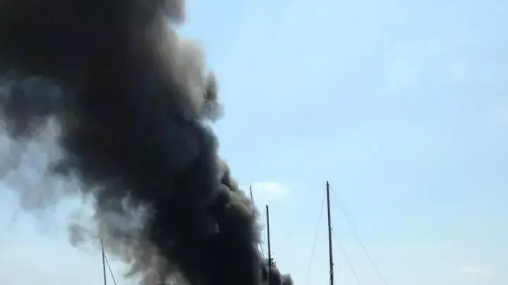 שני בני אדם נפצעו בפיצוץ בשתי סירות במרינה בהרצליה שני בני אדם נפצעו בפיצוץ בשתי סירות במרינה בהרצליה