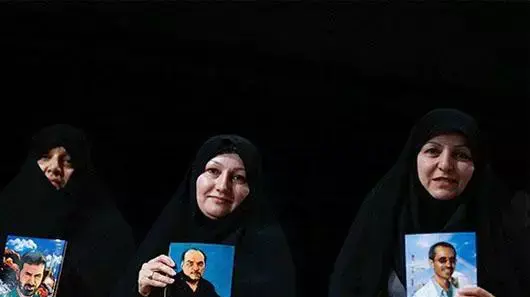 איראן פועלת להחלפת הדמויות המערביות על גבי כלי כתיבה איראן פועלת להחלפת הדמויות המערביות על גבי כלי כתיבה
