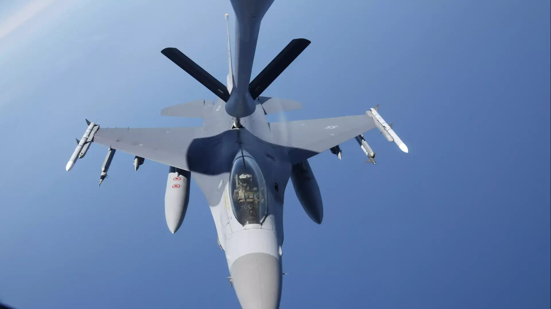 מטוס קרב מדגם F-16  של חיל האוויר האמריקני
