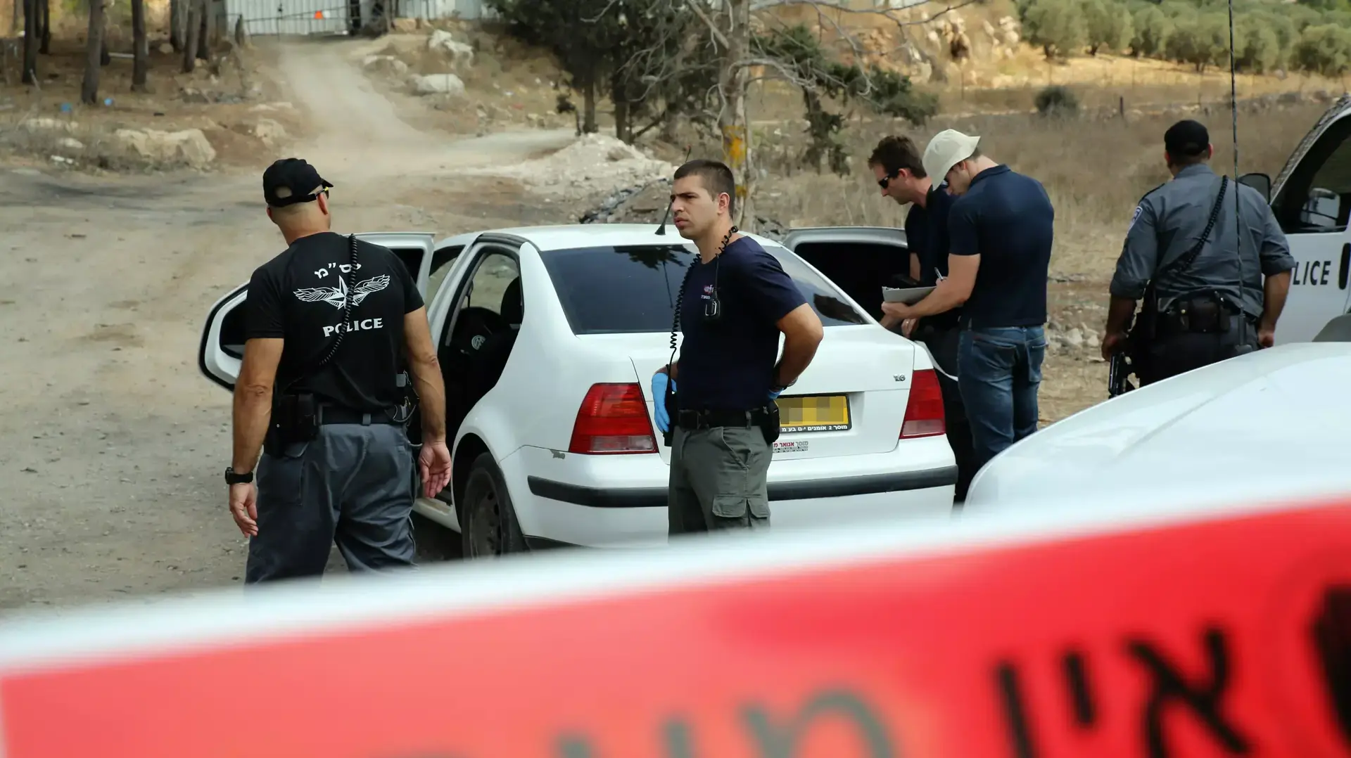 ניסיון רצח מרובע והתאבדות בדבורייה- הזירה בה נמצא הרוצח לאחר שהתאבד ברכבו, אוגוסט 2013