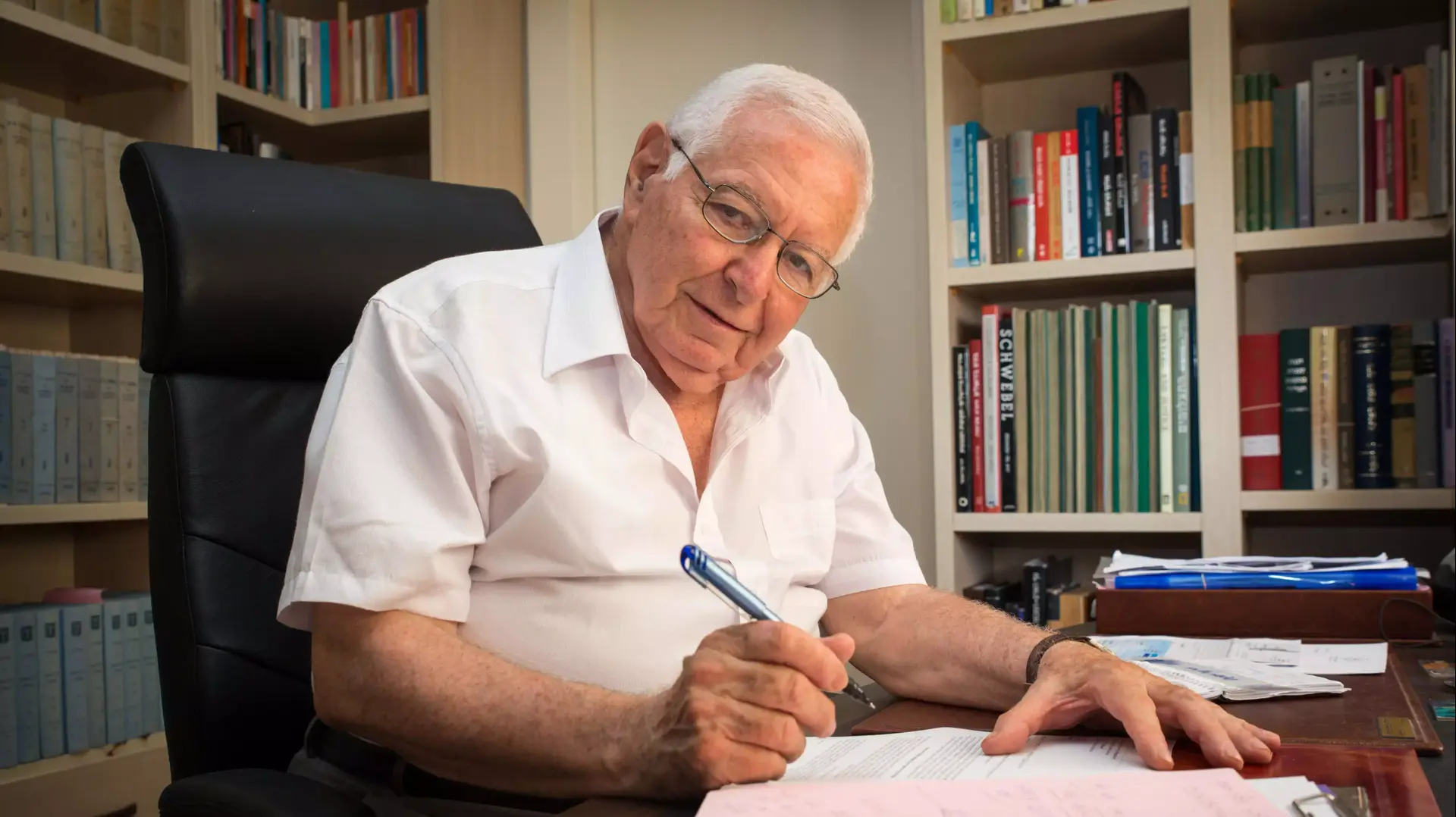 מיכה לינדנשטראוס בביתו, ספטמבר 2013 מיכה לינדנשטראוס בביתו, ספטמבר 2013