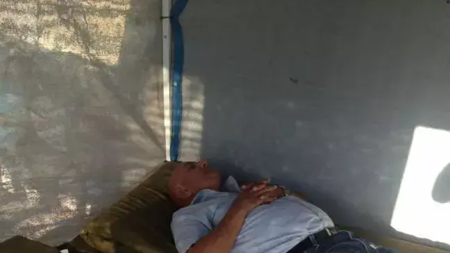ראש עיריית שדרות דוד בוסקילה מוחה מול מעון ראש הממשלה בירושלים על קיצוץ בתקציב העיר, 5 ביולי 2013 ראש עיריית שדרות דוד בוסקילה מוחה מול מעון ראש הממשלה בירושלים על קיצוץ בתקציב העיר, 5 ביולי 2013