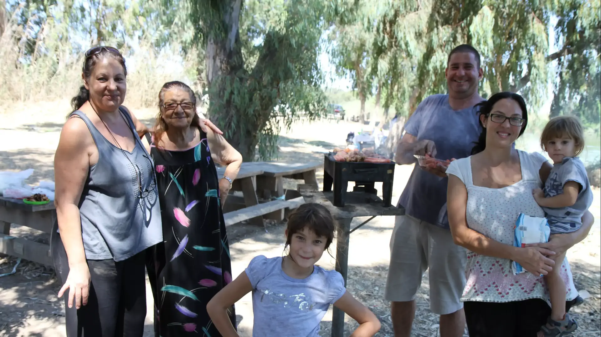 מטיילים בנחל אלכסנדר, ספטמבר 2013 מטיילים בנחל אלכסנדר, ספטמבר 2013