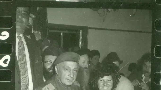 חתונתם של אלי ויהודית גמביאל במהלך מלחמת יום כיפור, ספטמבר 2013 חתונתם של אלי ויהודית גמביאל במהלך מלחמת יום כיפור, ספטמבר 2013