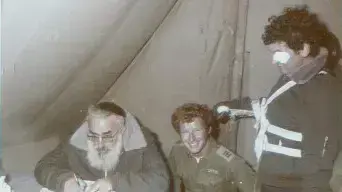 חתונתם של אלי ויהודית גמביאל במהלך מלחמת יום כיפור, ספטמבר 2013 חתונתם של אלי ויהודית גמביאל במהלך מלחמת יום כיפור, ספטמבר 2013