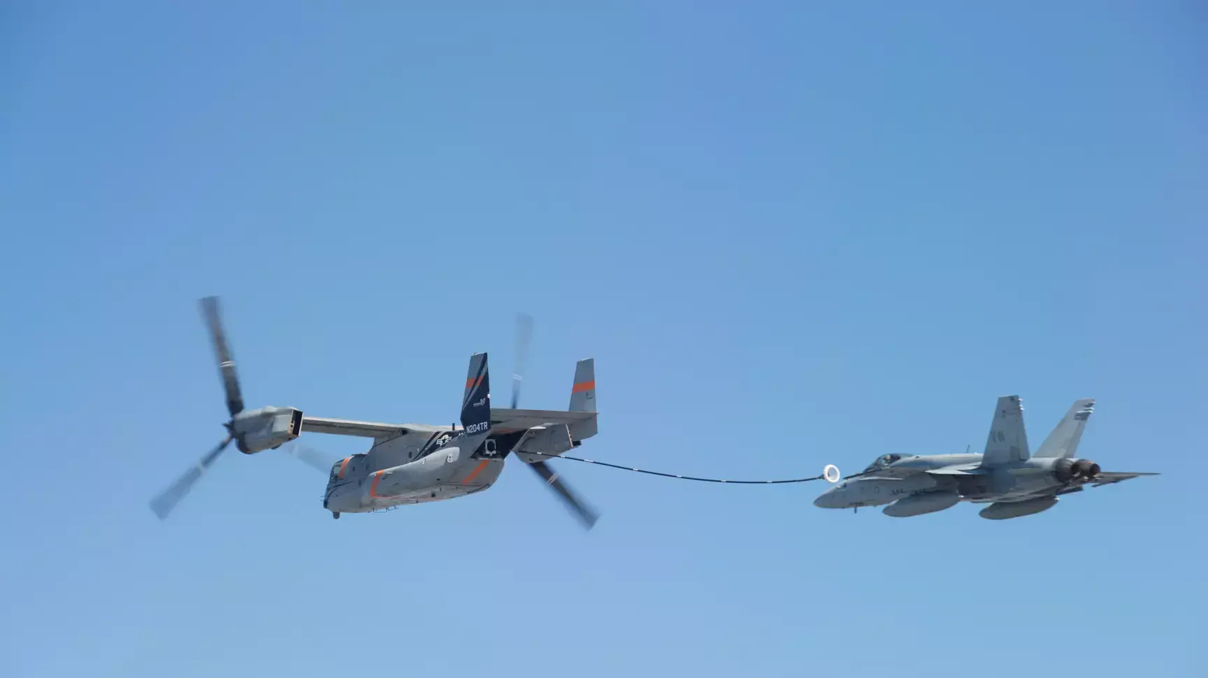 ניסוי מוצלח וראשון מסוגו למטוס-מסוק מסוג v-22 לתדלק מטוסי קרב באוויר ניסוי מוצלח וראשון מסוגו למטוס-מסוק מסוג v-22 לתדלק מטוסי קרב באוויר