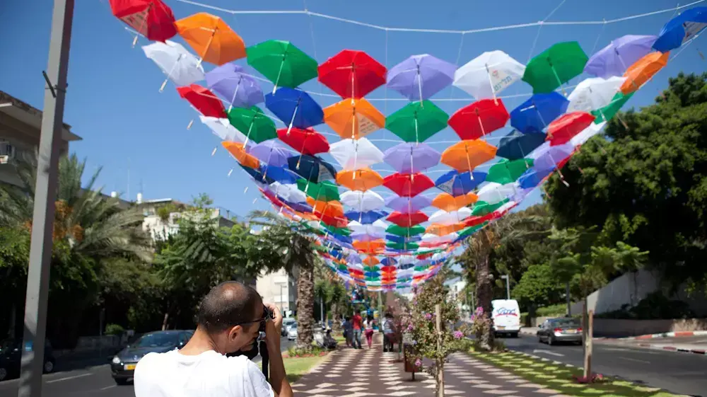 רשת אינטרנט אלחוטית חופשית בכל תל אביב- קמפיין של עיריית תל אביב מעל שדרות בן גוריון רשת אינטרנט אלחוטית חופשית בכל תל אביב- קמפיין של עיריית תל אביב מעל שדרות בן גוריון