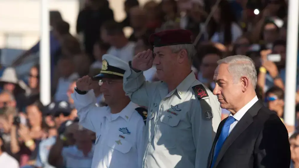 בנימין נתניהו ושמעון פרס בטקס סיום קורס חובלים בנימין נתניהו ושמעון פרס בטקס סיום קורס חובלים