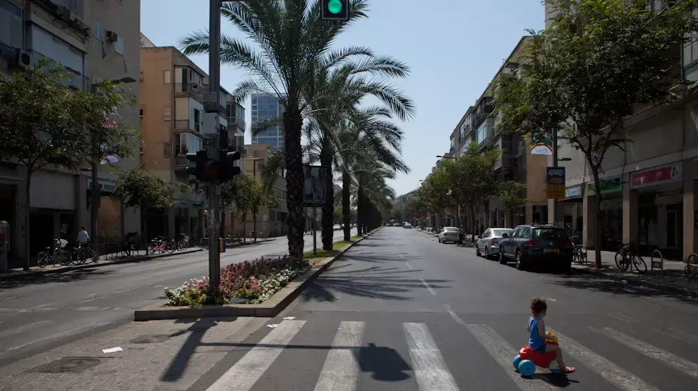 מטיילים ברחובות תל אביב ביום הכיפורים 14 בספטמבר 2013 מטיילים ברחובות תל אביב ביום הכיפורים 14 בספטמבר 2013