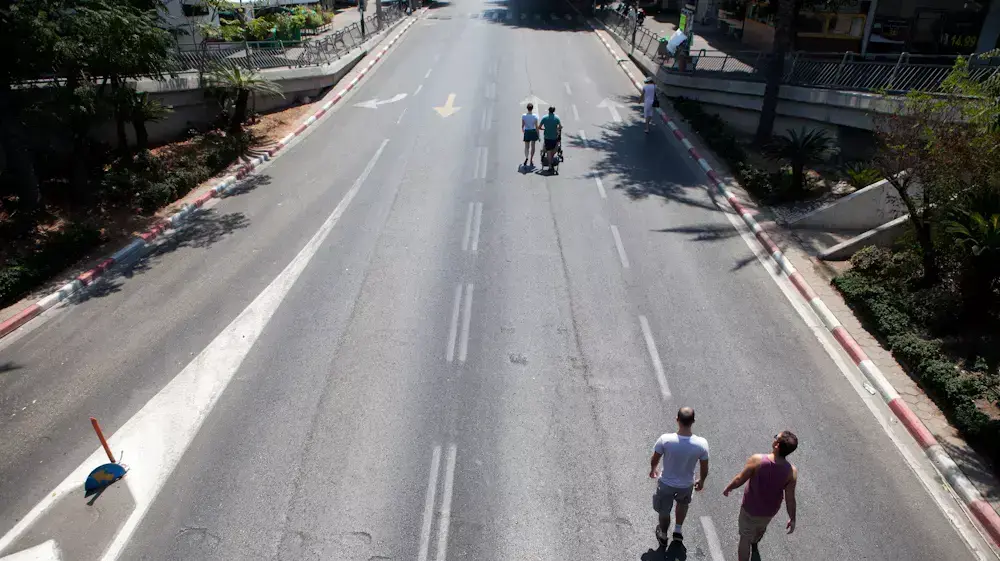 מטיילים ברחובות תל אביב ביום הכיפורים 14 בספטמבר 2013 מטיילים ברחובות תל אביב ביום הכיפורים 14 בספטמבר 2013