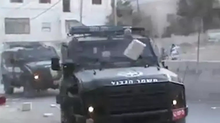 בקבוקי תבערה על כוח משטרה במהלך כיפור