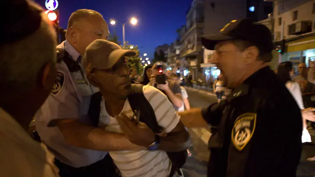הפגנה בשכונת התקווה בה דורשים תושבי דרום תל אביב למצוא פתרון מיידי לבעיית המסתננים הפגנה בשכונת התקווה בה דורשים תושבי דרום תל אביב למצוא פתרון מיידי לבעיית המסתננים