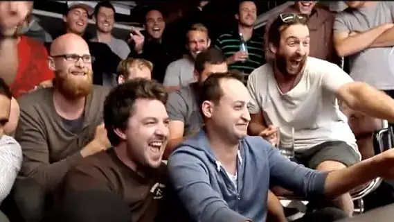 מתחו את חברם והחליפו את המים בברזים בבירה מתחו את חברם והחליפו את המים בברזים בבירה