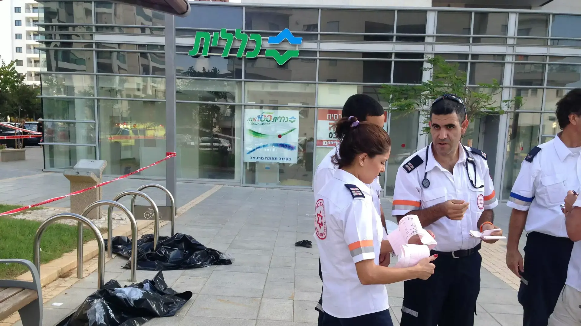 אב ושני ילדיו נפלו מגג בניין בצפון תל אביב, ספטמבר 2013 אב ושני ילדיו נפלו מגג בניין בצפון תל אביב, ספטמבר 2013