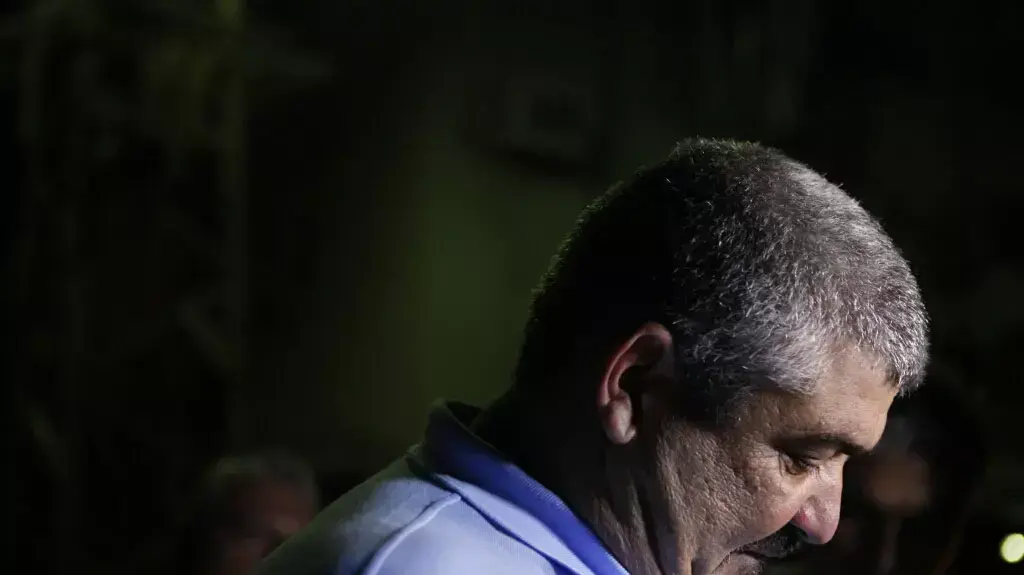 ראש עיריית בת ים שלומי לחיאני מגיע לביתו של החייל תומר חזן שנרצח בגדה ראש עיריית בת ים שלומי לחיאני מגיע לביתו של החייל תומר חזן שנרצח בגדה