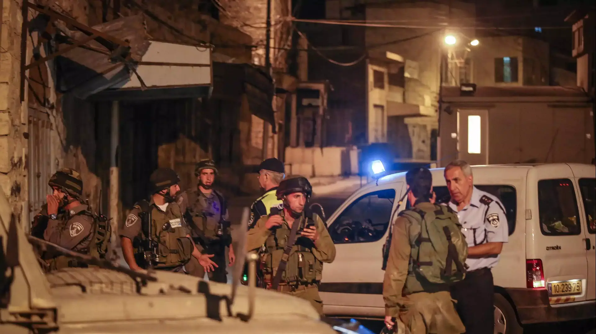 חיילים בעיר חברון לאחר פיגוע הירי חיילים בעיר חברון לאחר פיגוע הירי