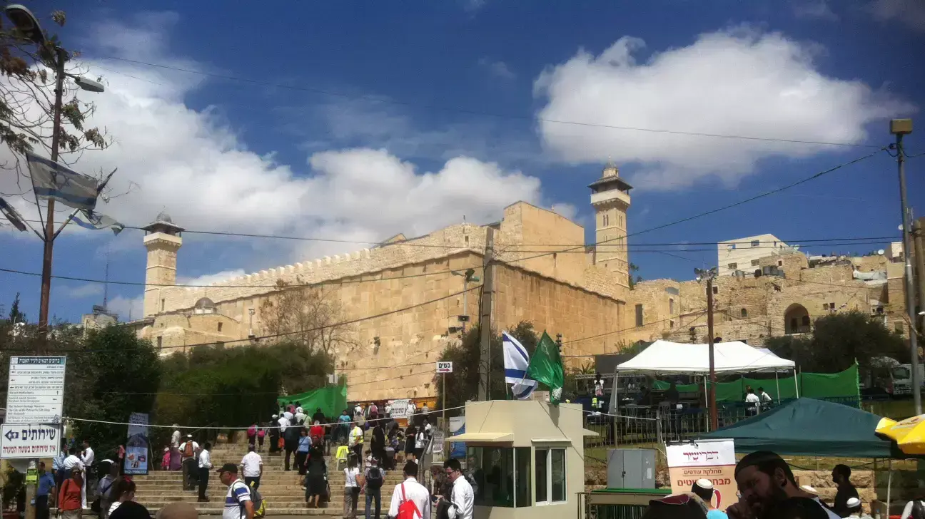 חגיגות חול המועד סוכות במערת המכפלה בחברון, ב-23 בספטמבר 2013 חגיגות חול המועד סוכות במערת המכפלה בחברון, ב-23 בספטמבר 2013