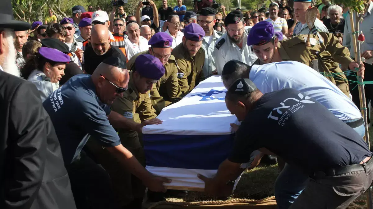 אלפים הגיעו ללווייתו של גל קובי בבית העלמין הצבאי בחיפה