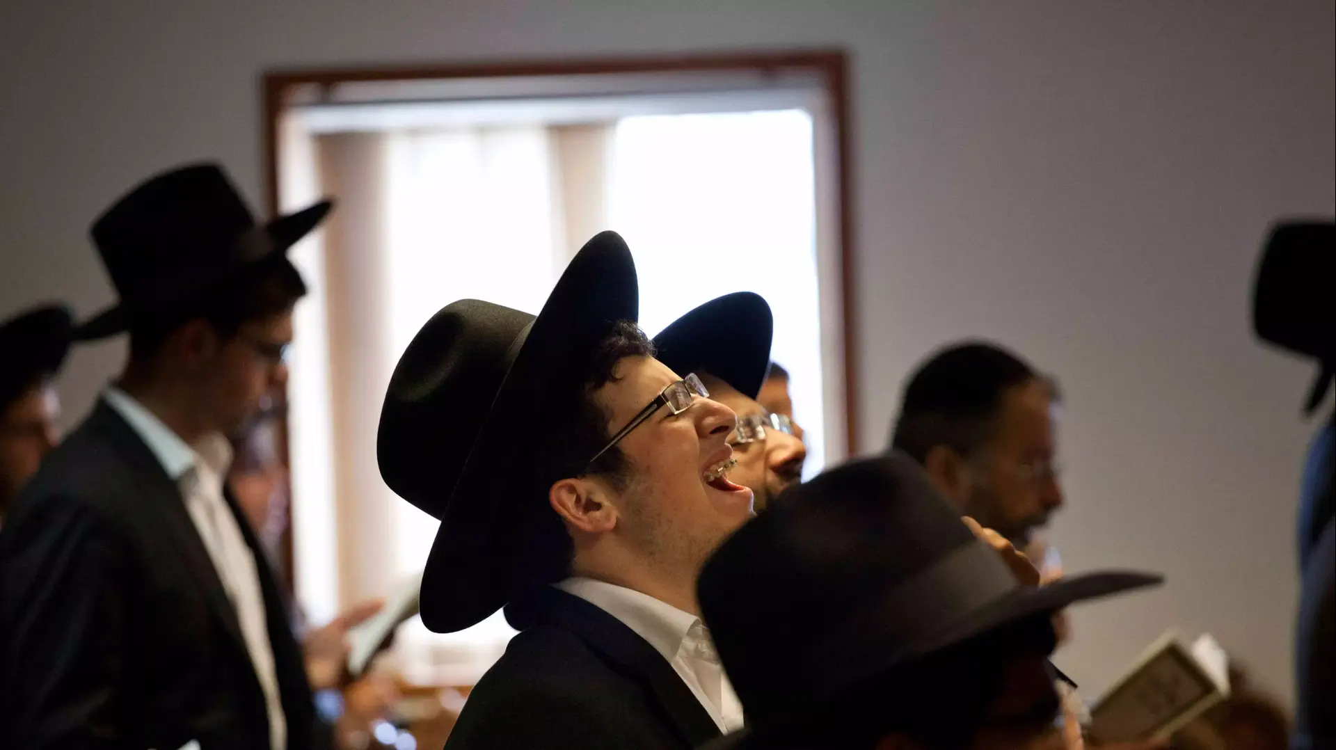 מתפללים לשלומו של מנהיגה הרוחני של ש"ס הרב עובדיה יוסף בבית הכנסת ברחוב הקבלן בירושלים, 24 בספטמבר 2013 מתפללים לשלומו של מנהיגה הרוחני של ש"ס הרב עובדיה יוסף בבית הכנסת ברחוב הקבלן בירושלים, 24 בספטמבר 2013