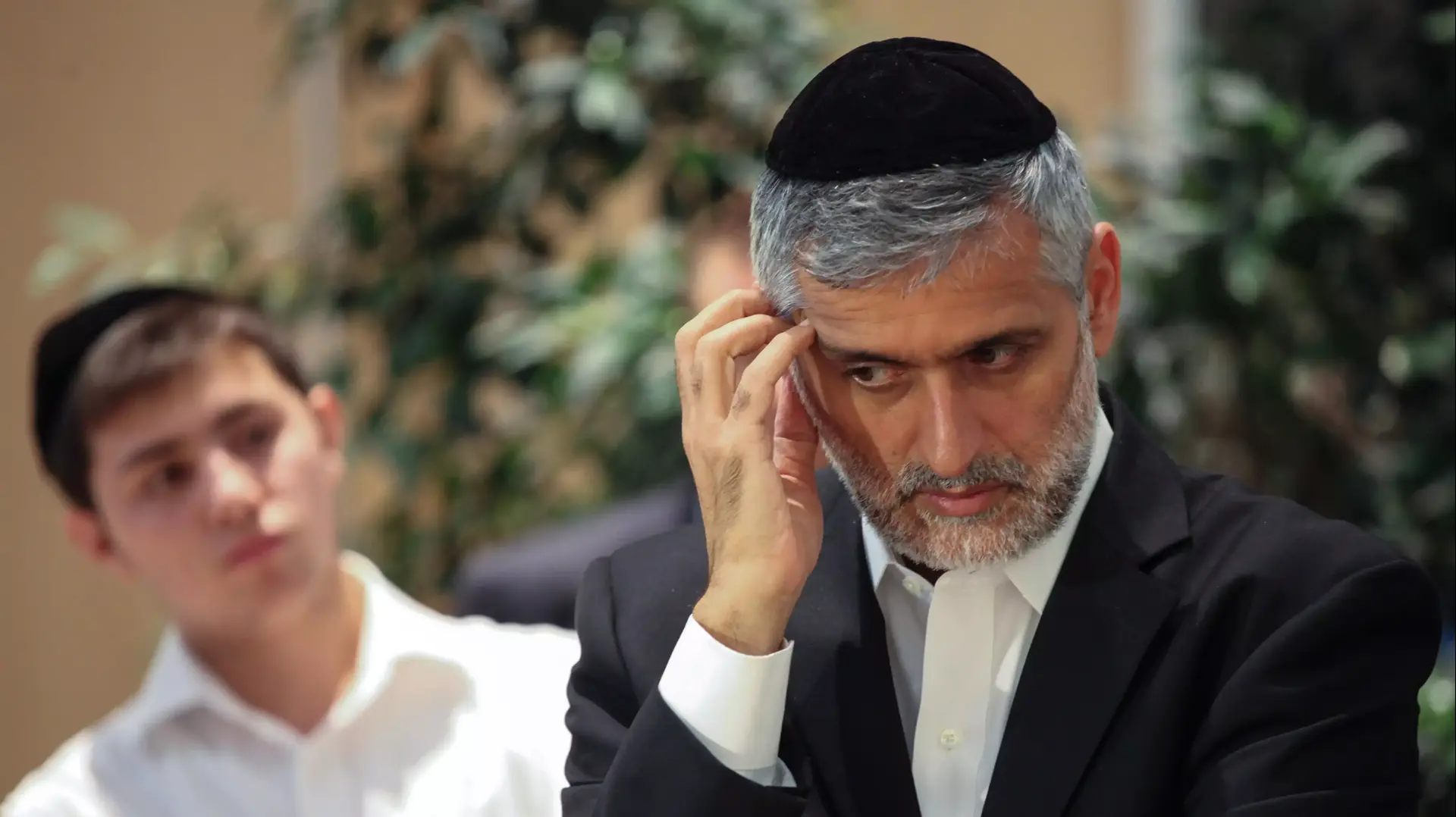 אלי ישי מגיע לעין כרם לבקר את הרב עובדיה יוסף אלי ישי מגיע לעין כרם לבקר את הרב עובדיה יוסף