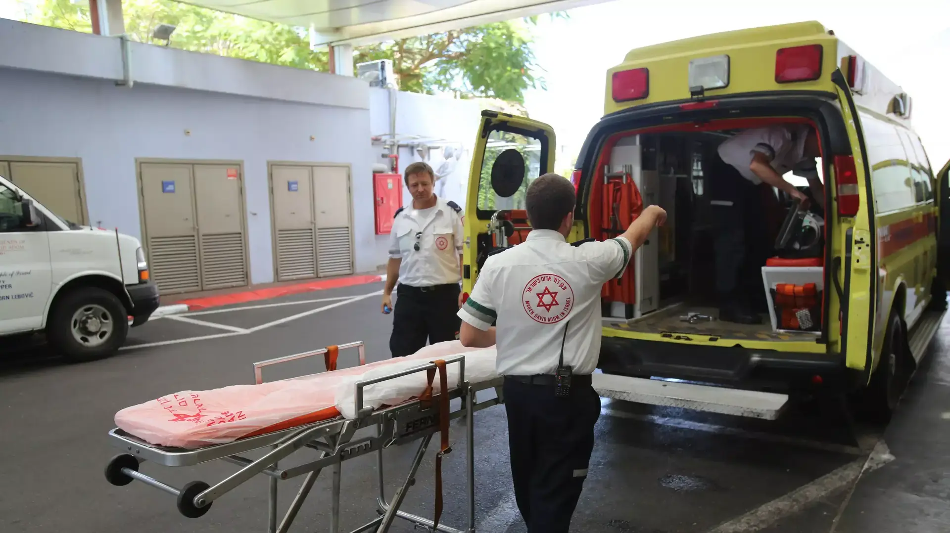 הצעיר שננשך ע"י כריש בחופי אשדוד פונה לאיכילוב, ספטמבר 2013 הצעיר שננשך ע"י כריש בחופי אשדוד פונה לאיכילוב, ספטמבר 2013