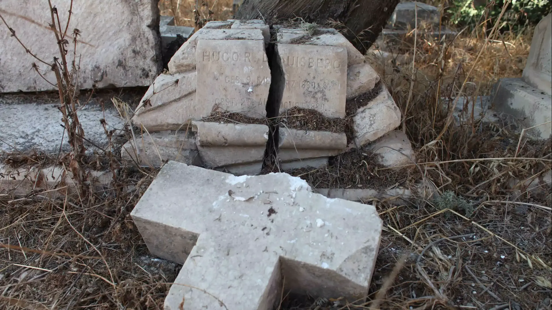 השחתת קברים בבית הקברות הנוצרי יווני בירושלים השחתת קברים בבית הקברות הנוצרי יווני בירושלים