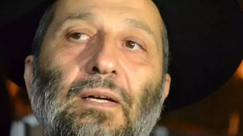 תפילה בכותל לרפואת הרב עובדיה יוסף תפילה בכותל לרפואת הרב עובדיה יוסף