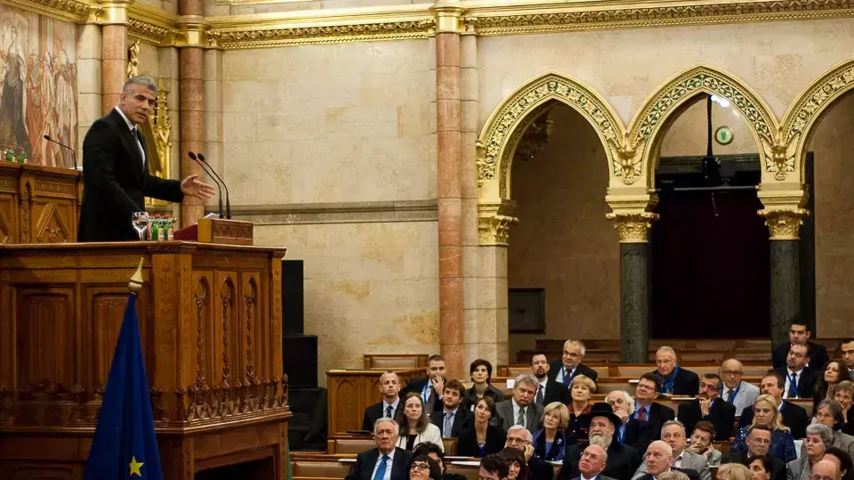 שר האוצר לפיד בפרלמנט ההונגרי, ספטמבר 2013 שר האוצר לפיד בפרלמנט ההונגרי, ספטמבר 2013