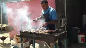 חגיגות בריכה וברביקיו בבית כלא בוונצואלה חגיגות בריכה וברביקיו בבית כלא בוונצואלה