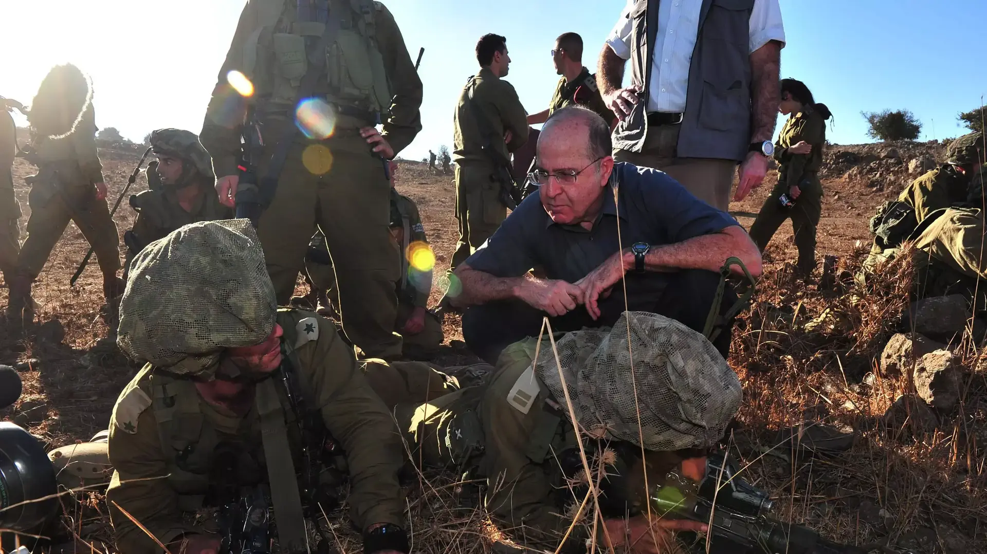 שר הביטחון בתרגיל חטיבת הצנחנים ברמת הגולן שר הביטחון בתרגיל חטיבת הצנחנים ברמת הגולן