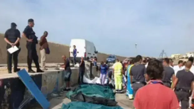 עשרות מהגרים טבעו למוות בדרכם לאי למפדוזה. אוקטובר 2013