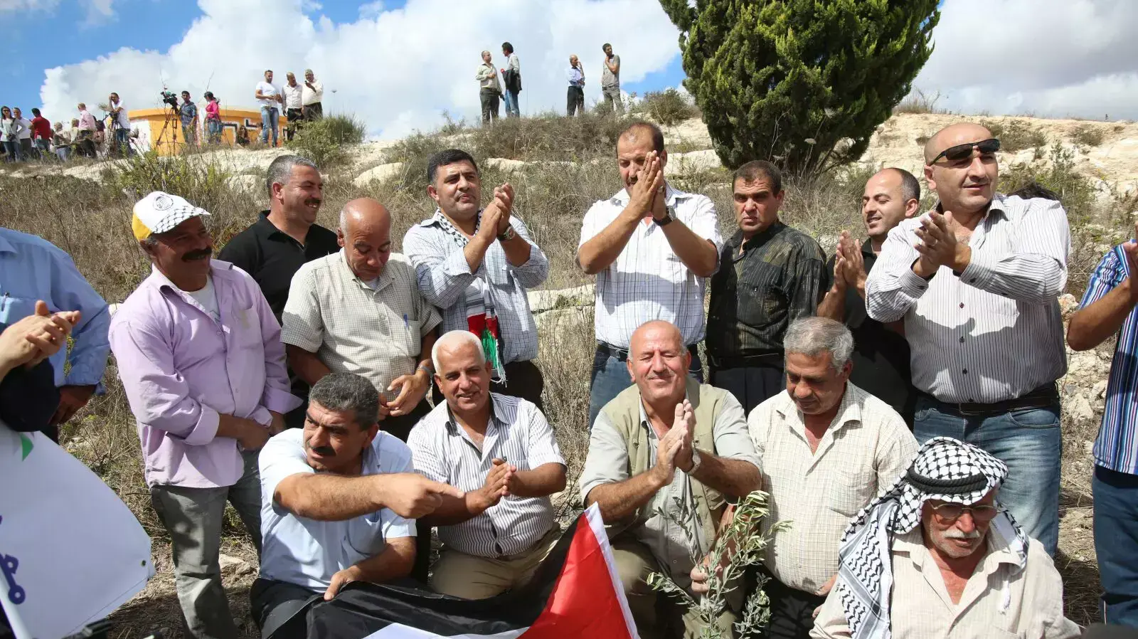 פלסטינים חוזרים לאדמותיהם בחומש פלסטינים חוזרים לאדמותיהם בחומש