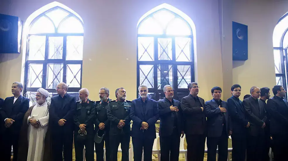 בכירים באיראן מנחמים את מפקד כוח קודס של משמרות המהפכה קאסם סולימאני על מות אמו. ספטמבר 2013 בכירים באיראן מנחמים את מפקד כוח קודס של משמרות המהפכה קאסם סולימאני על מות אמו. ספטמבר 2013