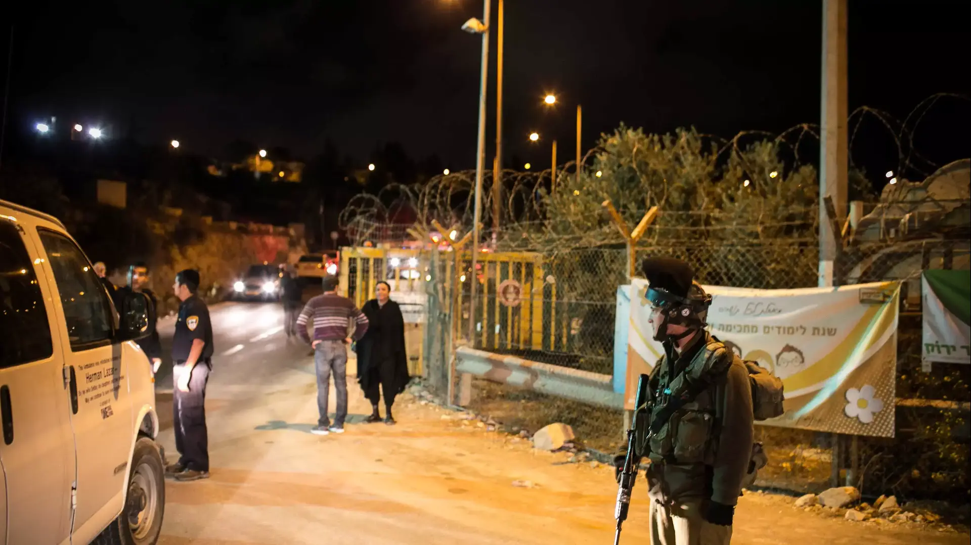 כוחות הביטחון בכניסה ליישוב פסגות כוחות הביטחון בכניסה ליישוב פסגות