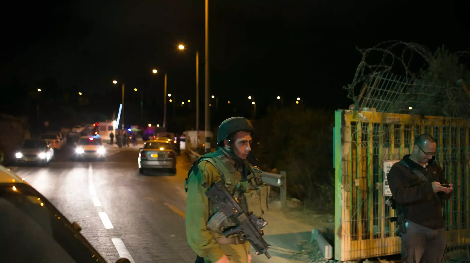 כוחות הביטחון בכניסה ליישוב פסגות כוחות הביטחון בכניסה ליישוב פסגות