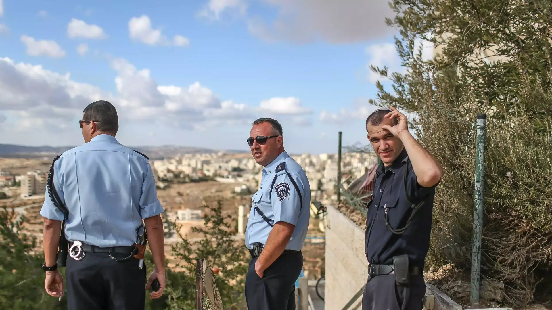 סריקות ביישוב פסגות יום לאחר החשד לחדירה ליישוב ופציעת ילדה סריקות ביישוב פסגות יום לאחר החשד לחדירה ליישוב ופציעת ילדה