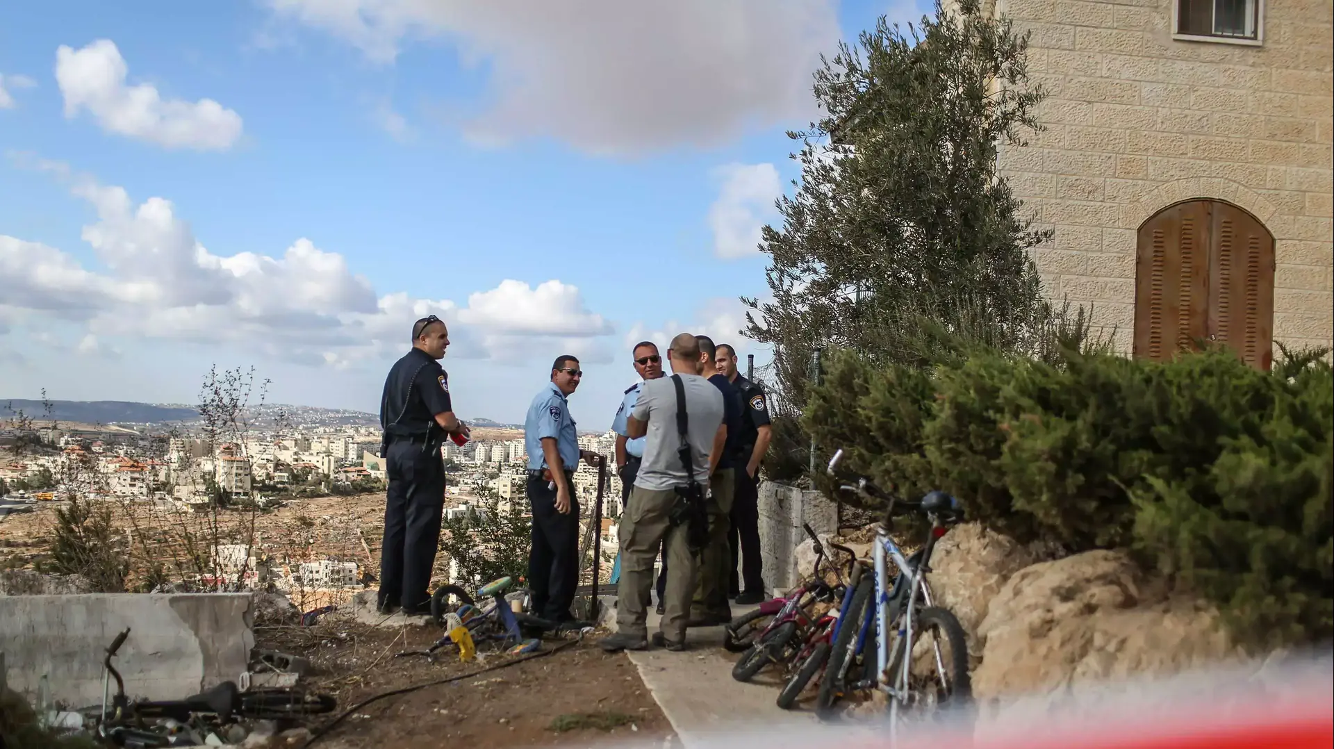 סריקות ביישוב פסגות יום לאחר החשד לחדירה ליישוב ופציעת ילדה סריקות ביישוב פסגות יום לאחר החשד לחדירה ליישוב ופציעת ילדה