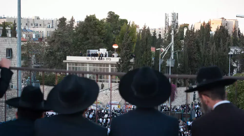 הלווייתו של הרב עובדיה יוסף, בית העלמין סנהדריה, ירושלים. הלווייתו של הרב עובדיה יוסף, בית העלמין סנהדריה, ירושלים.