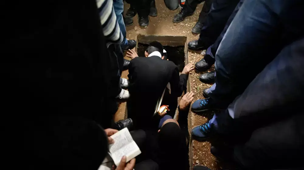 בית העלמין סנהדריה בהלווייתו של הרב עובדיה יוסף בית העלמין סנהדריה בהלווייתו של הרב עובדיה יוסף