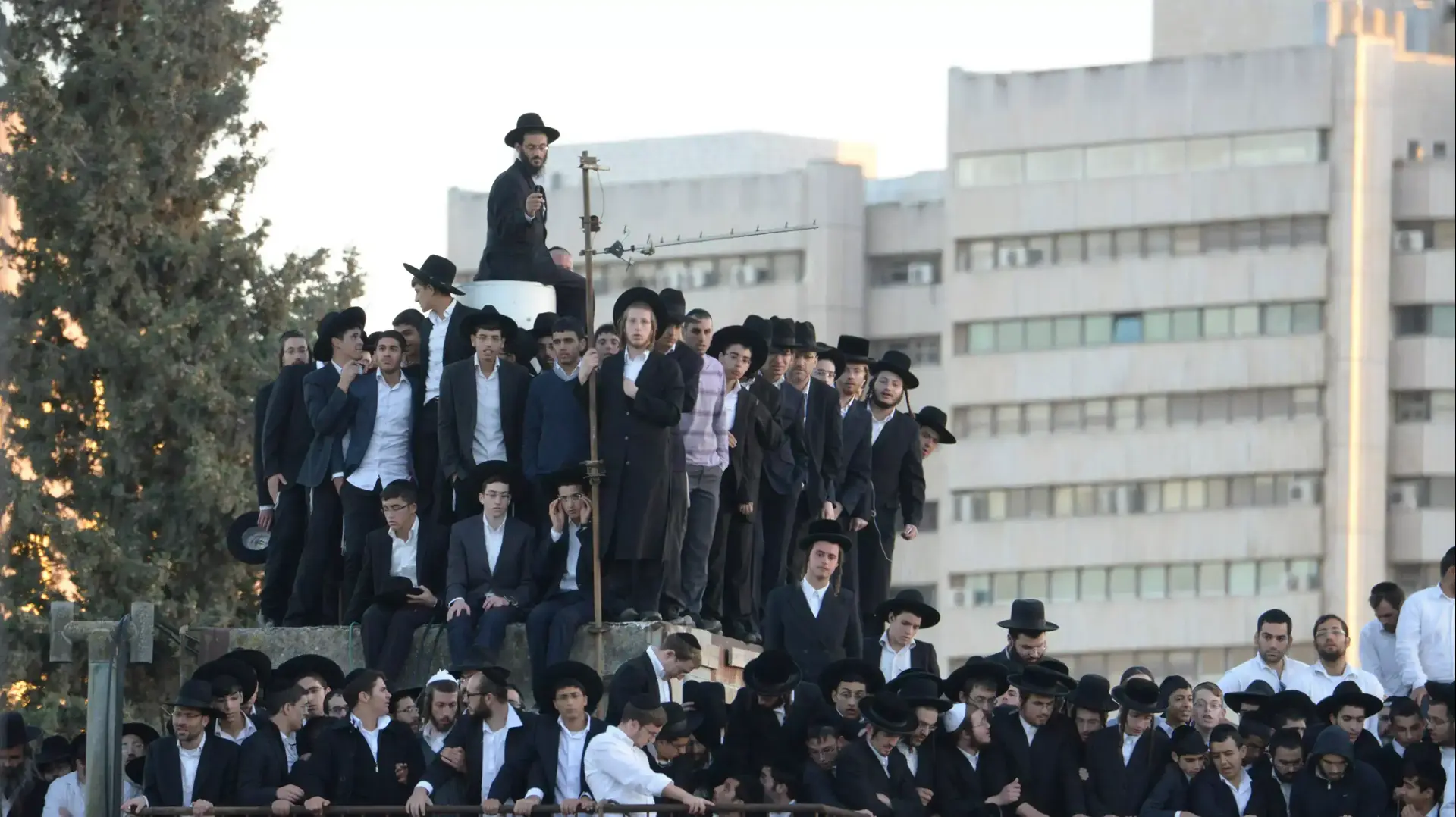 הלווית הרב עובדיה יוסף בשכונת גאולה בירושלים