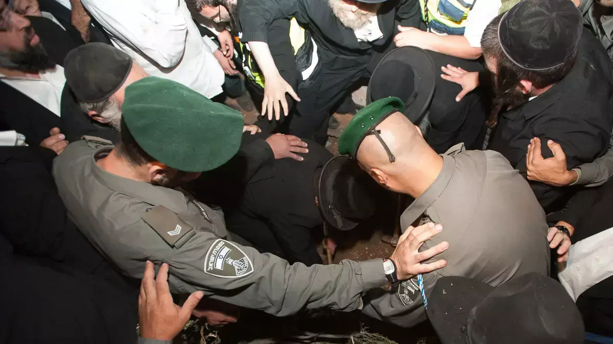הלווייתו של הרב עובדיה יוסף בית העלמין סנהדריה, ירושלים