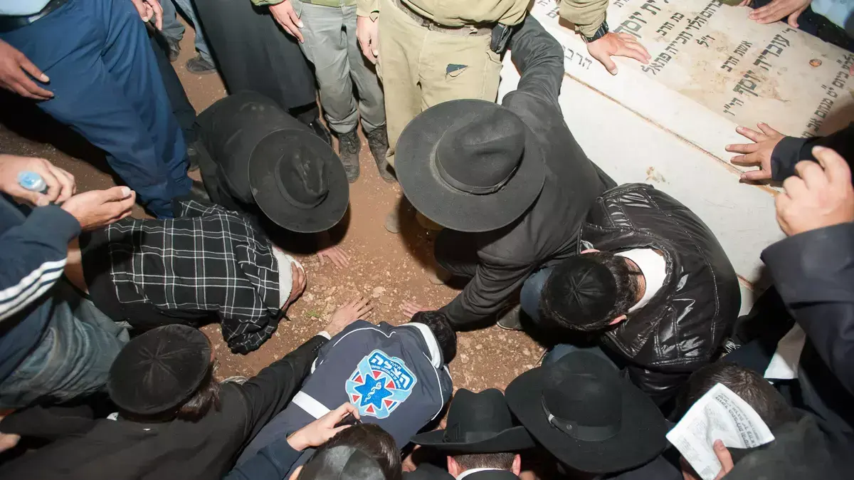 הלווייתו של הרב עובדיה יוסף בית העלמין סנהדריה, ירושלים