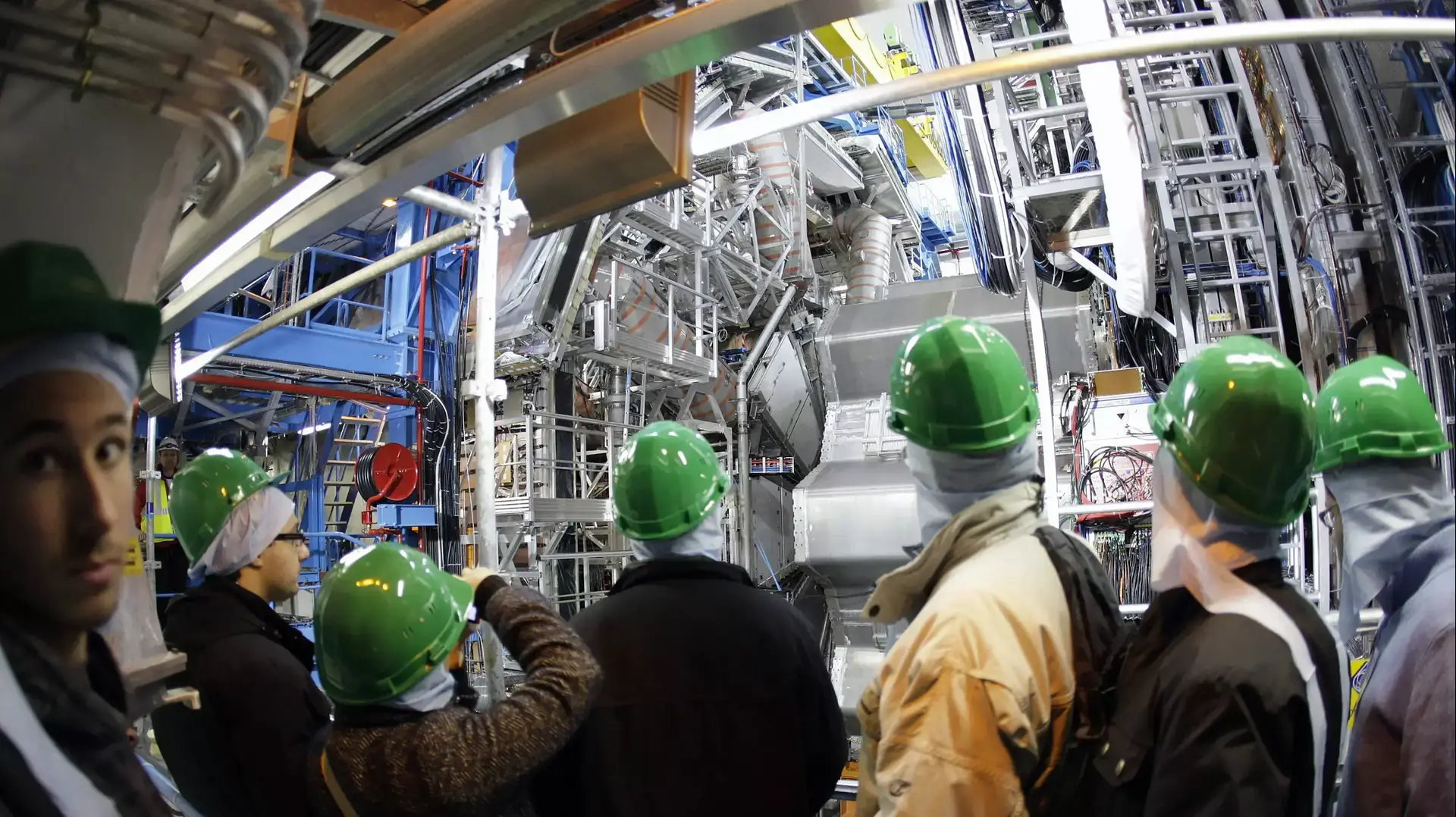 מרכז חקר החלקיקים CERN בז'נבה. 2012