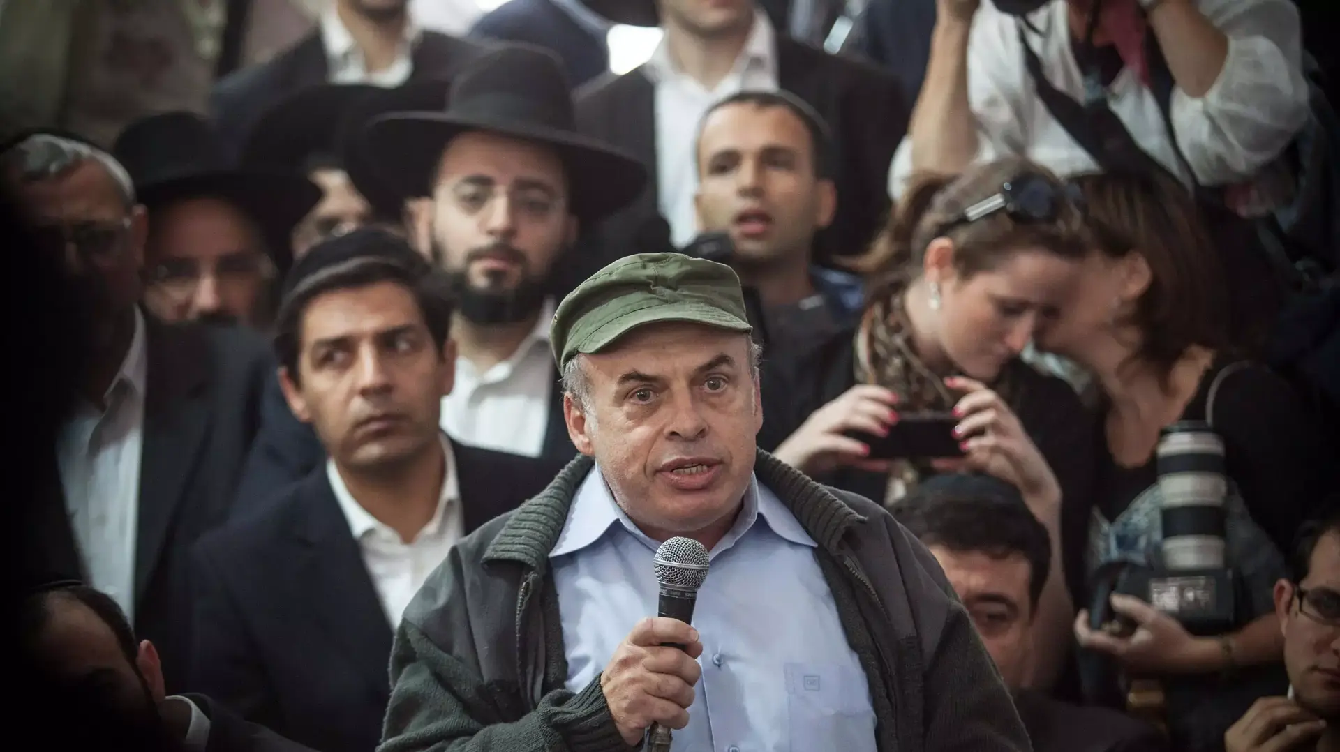 נתן שרנסקי בסוכת האבלים בבית משפחת יוסף, אוקטובר 2013 נתן שרנסקי בסוכת האבלים בבית משפחת יוסף, אוקטובר 2013