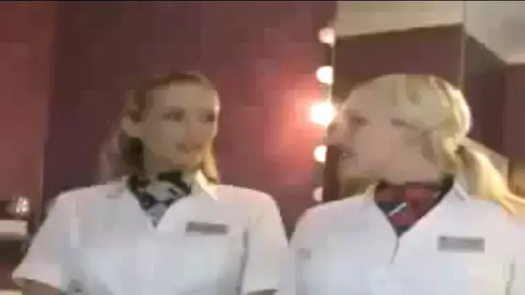 סרטון של דיילות בריטיש אירוויס מתקלחות סרטון של דיילות בריטיש אירוויס מתקלחות
