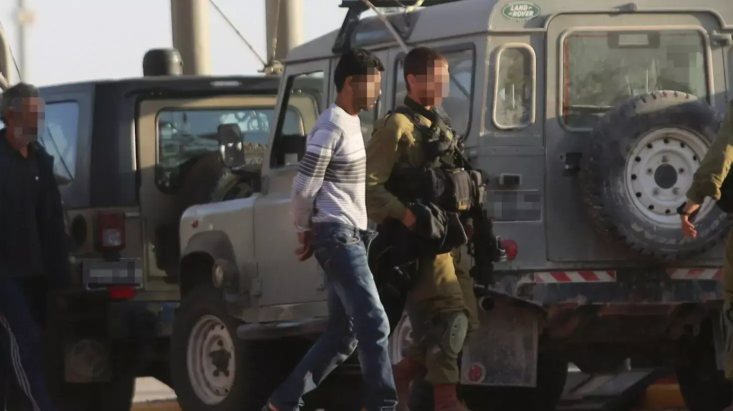 עצור בזירת הפיגוע בברוש שבבעת הירדן, שם נרצח גבר במכות גרזן ומוטות. 11 באוקטובר 2013