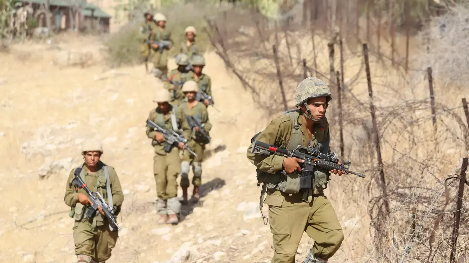 חיילים בסריקות אחר מבצעי הפיגוע בבקעת הירדן חיילים בסריקות אחר מבצעי הפיגוע בבקעת הירדן