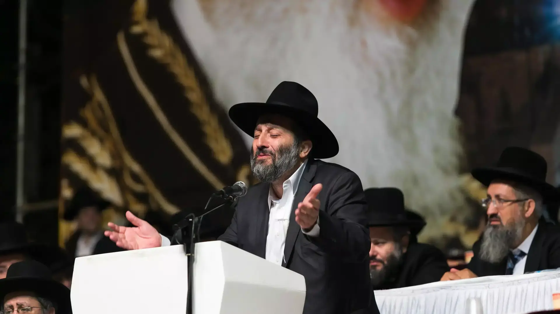 אריה דרעי בעצרת לזכרו של הרב עובדיה יוסף. סנהדריה, ירושלים. אריה דרעי בעצרת לזכרו של הרב עובדיה יוסף. סנהדריה, ירושלים.