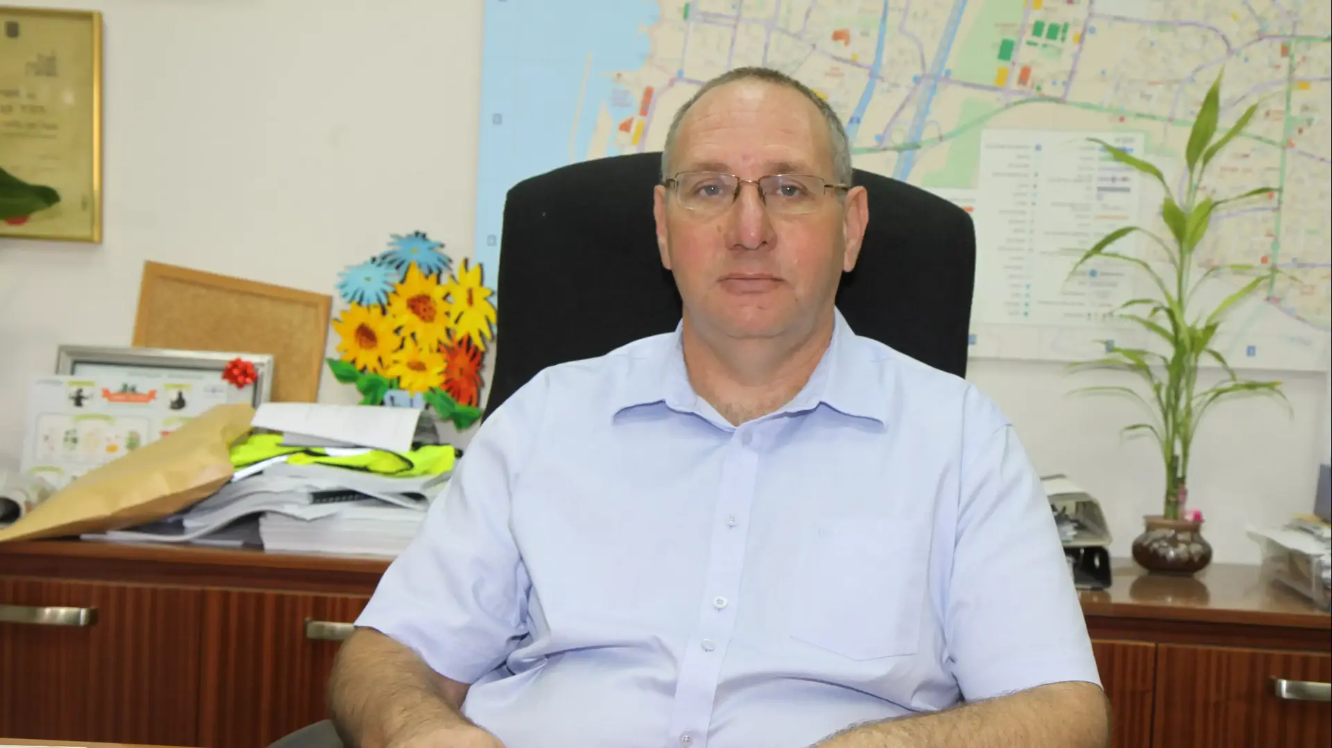צביקה הדר מועמד לראשות עיירת הרצליה- מבקר העיר, אוקטובר 2013 צביקה הדר מועמד לראשות עיירת הרצליה- מבקר העיר, אוקטובר 2013